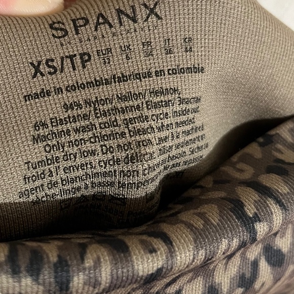Spanx Women’s Leopard Print LOOK AT ME NOW Cropped Seamless Leggings Sz-XS - Picture 4 of 5